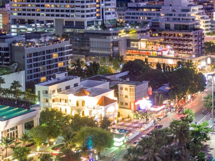 Promenade nocturne le long de la côte jusqu'au centre de Pattaya (à partir de 3 heures)