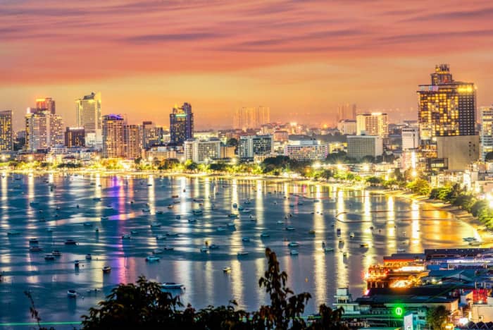 Promenade nocturne le long de la côte jusqu'au centre de Pattaya (à partir de 3 heures)