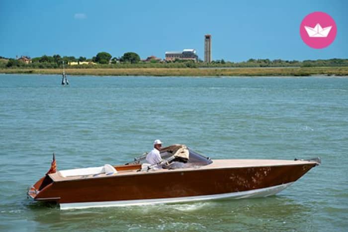 Around Venice: a complete 7-hour tour of the most picturesque islands and canals is recommended.
Shorter experiences are available at a lower price below.
