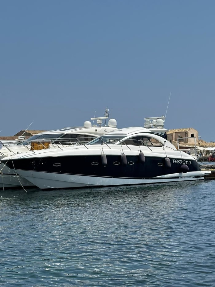 Marzamemi & Vendicari Luxury Experience – 8 Ore a bordo del Sunseeker Portofino 47