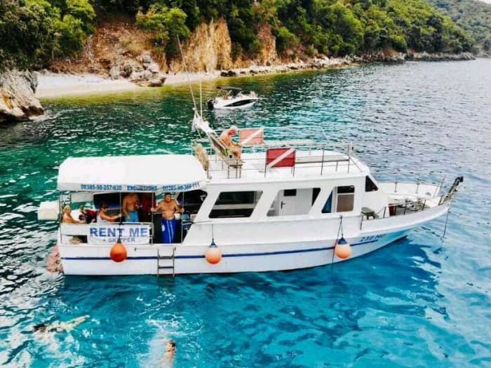 Plongez dans des eaux cristallines : une journée complète autour d'Opatija