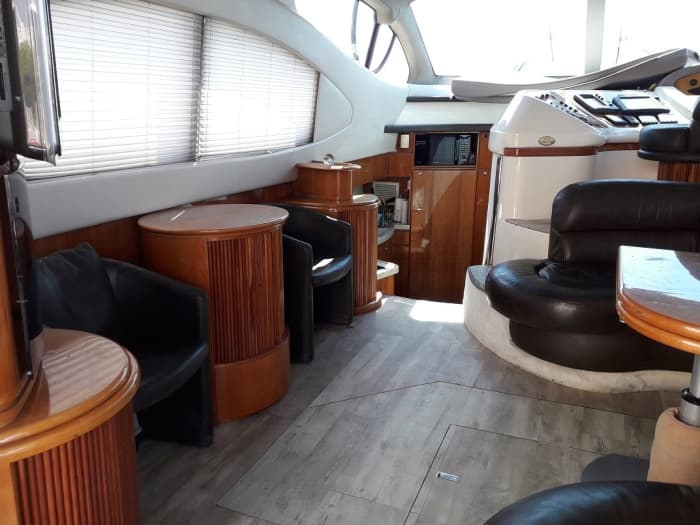 A bespoke Port-Saint-Louis-du-Rhône voyage: A full day of excellence on this Azimut 46