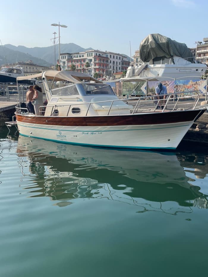Ontdek Praiano: een volle dag zon op een motorboot