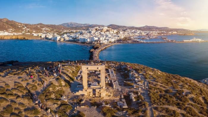 Plages secrètes des Cyclades : aventure d'une journée à Naxos et Iraklia