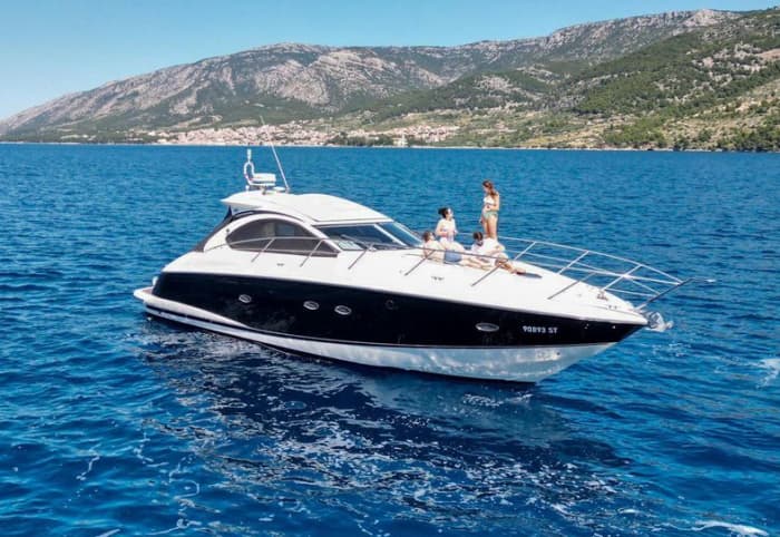 Sea, Love and Sun: A day full of emotions on a motor yacht
