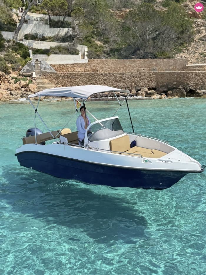 Explore hidden coves and crystal-clear waters of Mallorca - 6 Hours