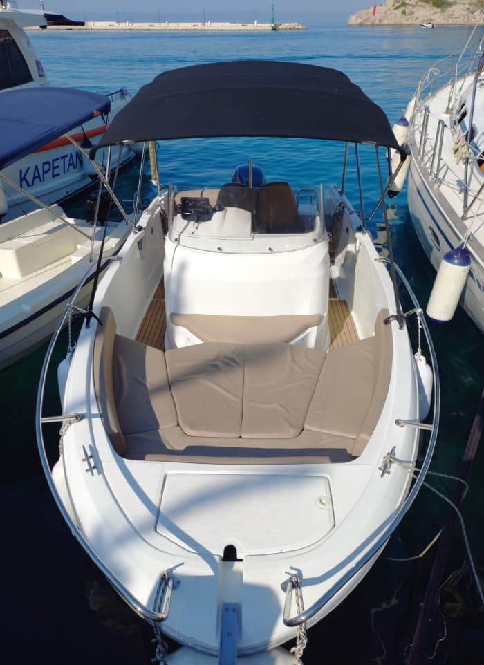 Enjoy the sun on a 9h boat trip in Makarska