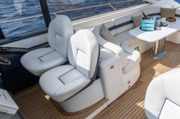 Eine maßgeschneiderte Ibiza-Reise: Ein magischer Tag auf einer Motoryacht