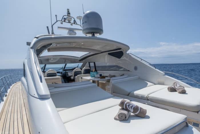 Eine maßgeschneiderte Ibiza-Reise: Ein magischer Tag auf einer Motoryacht