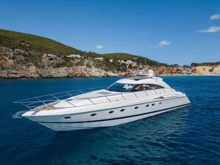 Eine maßgeschneiderte Ibiza-Reise: Ein magischer Tag auf einer Motoryacht