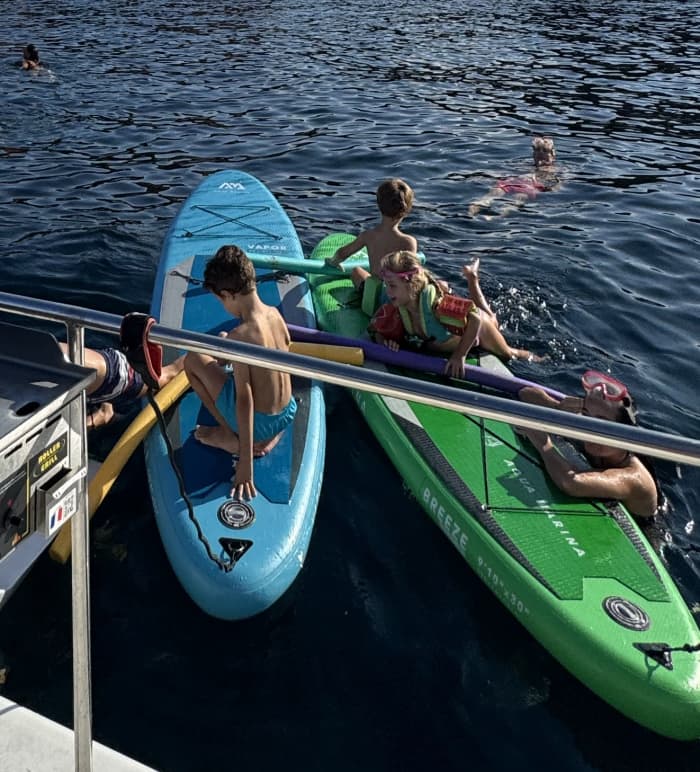 Wycieczka katamaranem o zachodzie słońca – Esterel Calanques z Mandelieu-la-Napoule