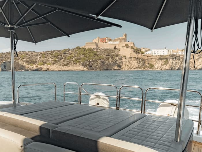 Erleben Sie den mediterranen Traum: Ein ganzer Tag rund um Ibiza