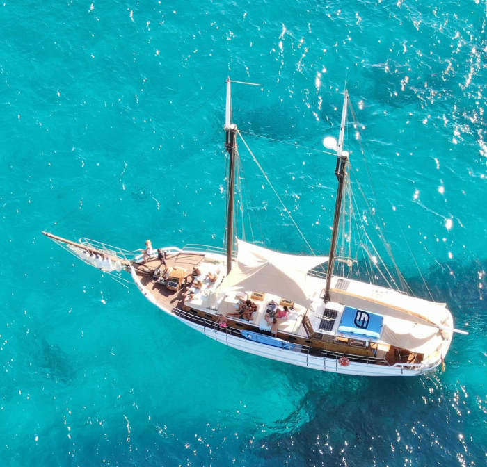 6 ore di sole e acque turchesi intorno a Formentera