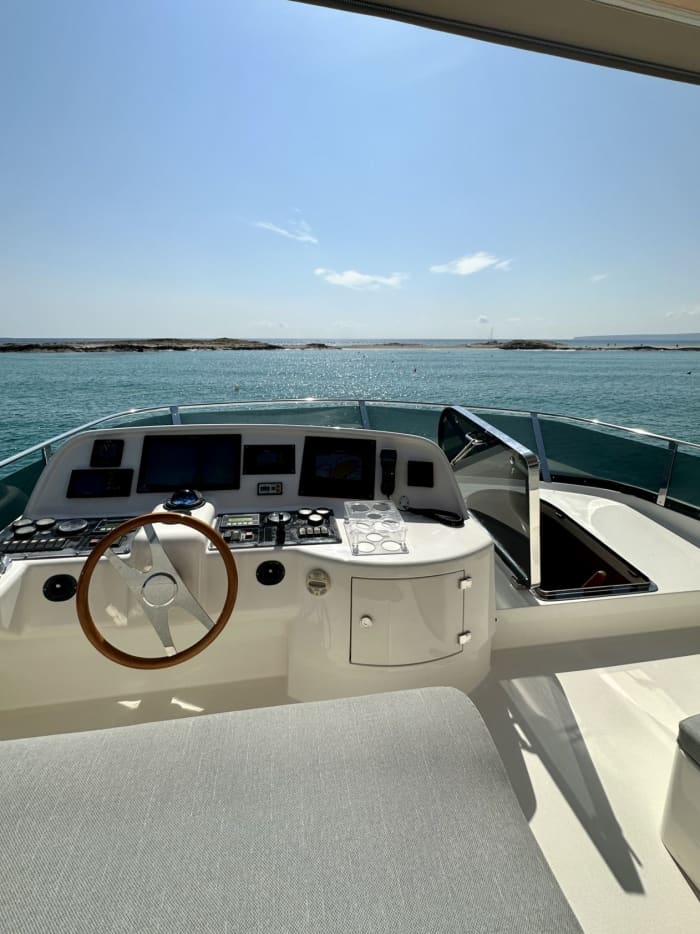 Ibiza Yacht-Erlebnis: Entdecken Sie versteckte Buchten