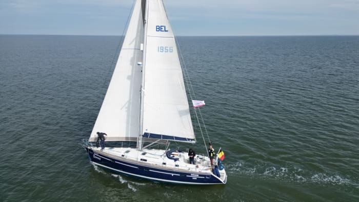 Enjoy a full day of sailing in Nieuwpoort on a sailboat