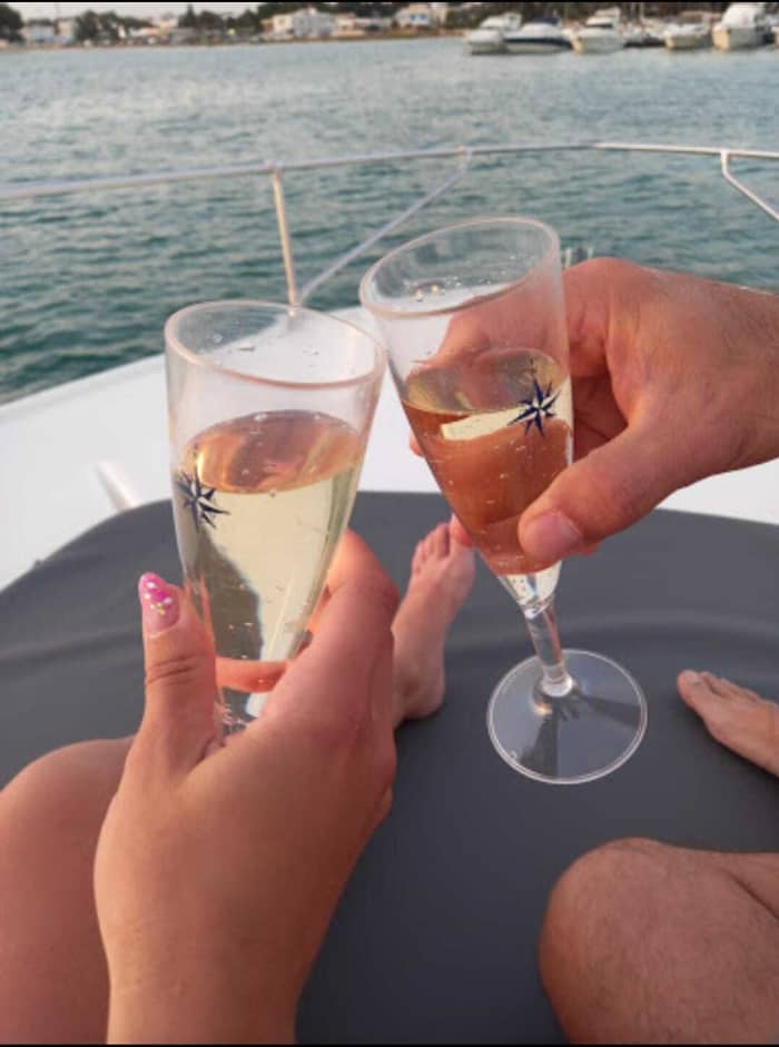 7,5-stündige Luxus-Segeltour zum Punta Prosciutto Paradise