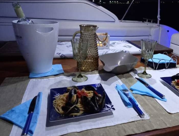 7,5-stündige Luxus-Segeltour zum Punta Prosciutto Paradise