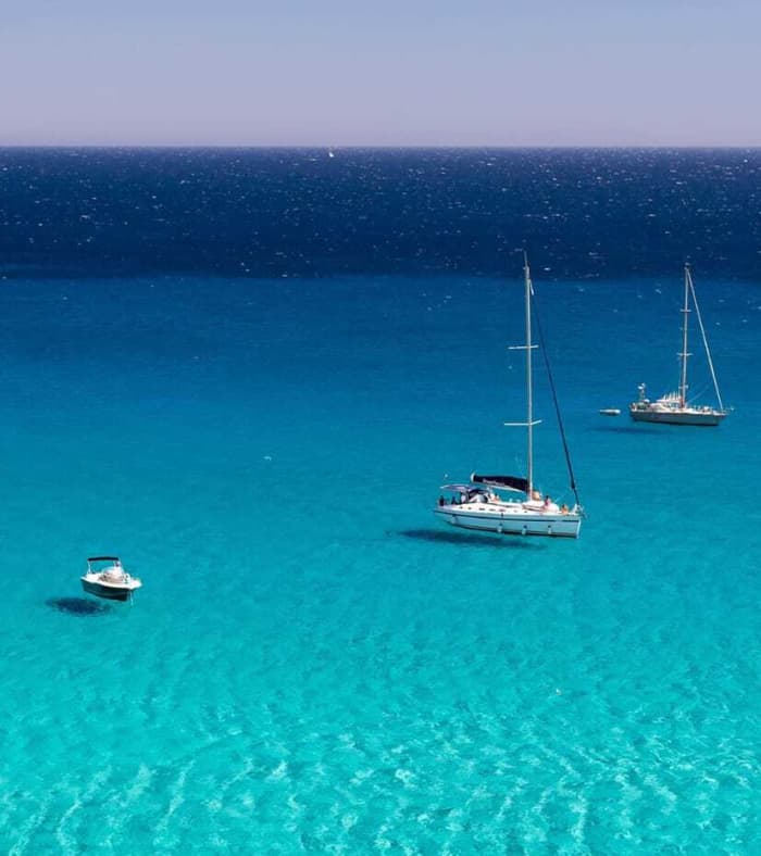7,5-stündige Luxus-Segeltour zum Punta Prosciutto Paradise