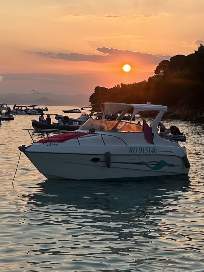 Esterel Massif: Red Rocks & Calm Anchorages (Half-day)
