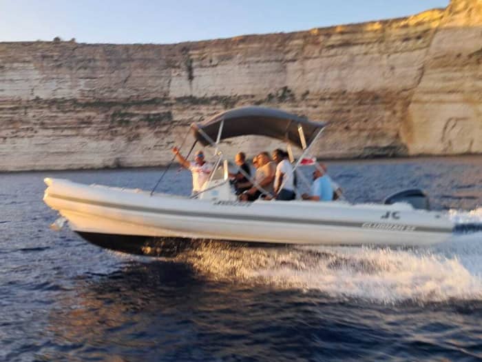 Prenez 8 heures pour découvrir la magie cachée de Malte depuis les vagues.