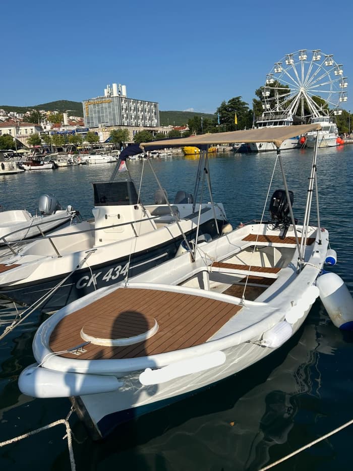 Votre bateau à moteur privé pour une journée autour de Crikvenica