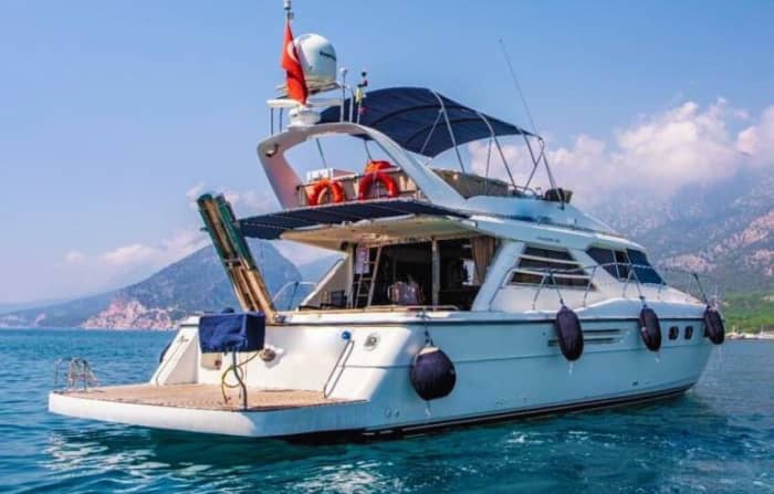 Fuga da Antalya: 2 ore e 30 di relax su un motoscafo.
