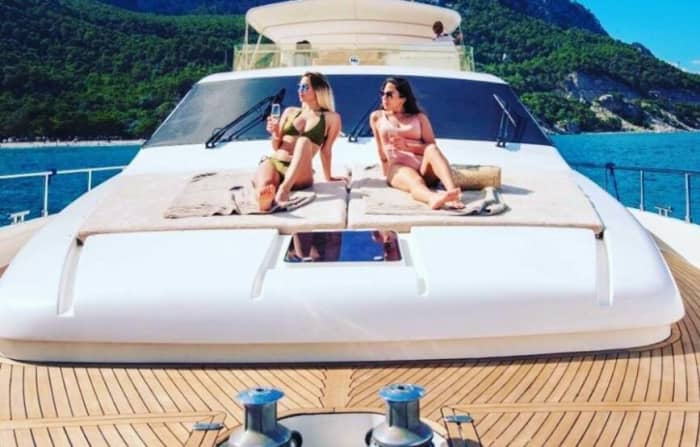 Fuga da Antalya: 2 ore e 30 di relax su un motoscafo.