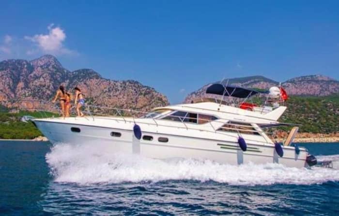 Fuga da Antalya: 2 ore e 30 di relax su un motoscafo.