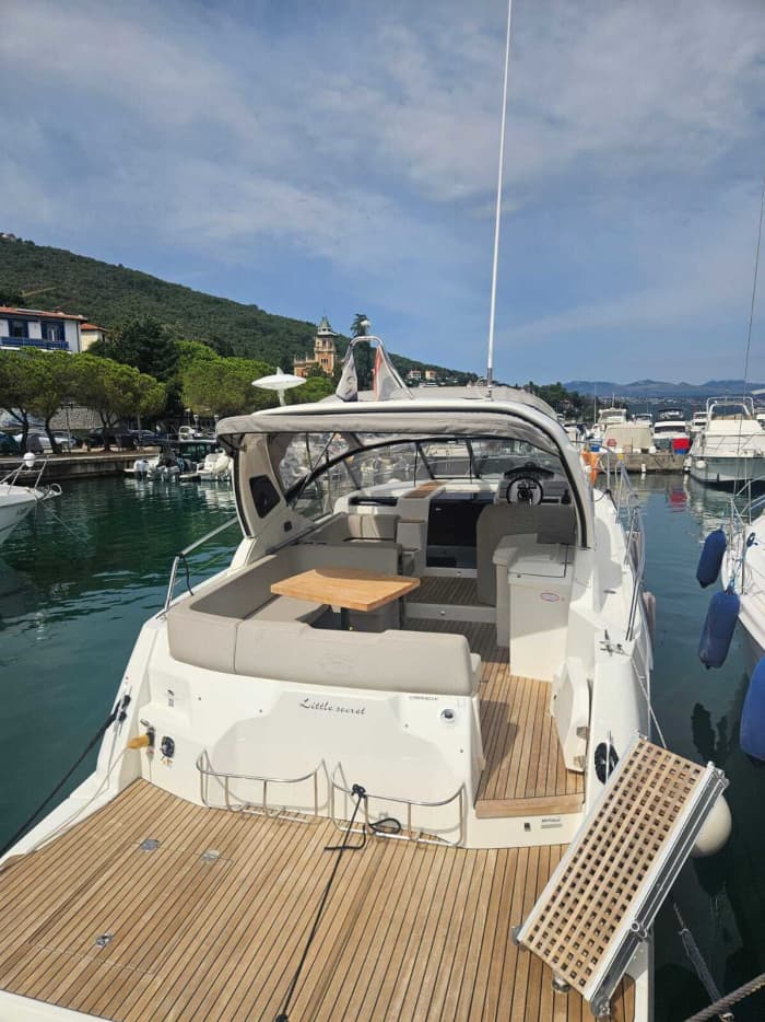 La tua barca a motore privata per una giornata nei dintorni di Opatija
