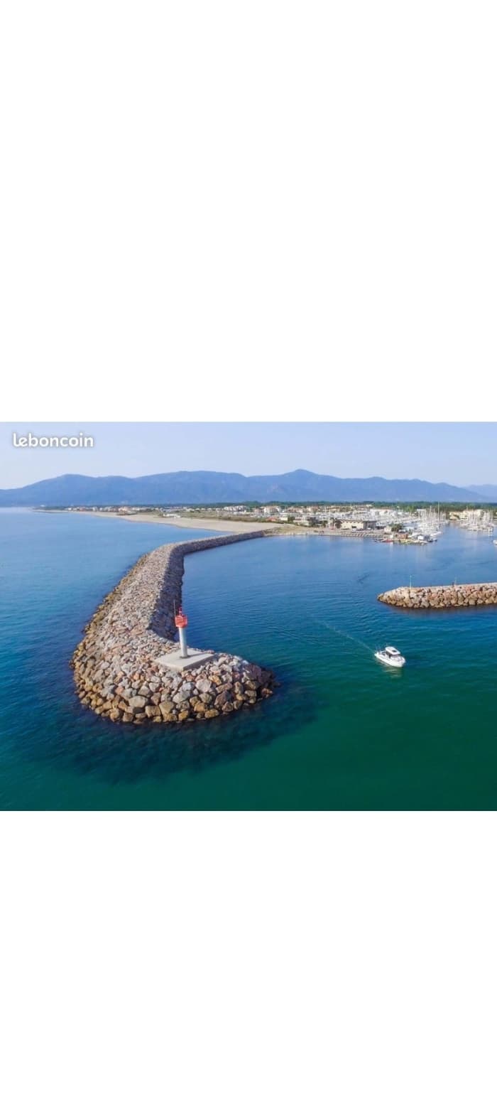 Enjoy a half-day on a motorboat in Saint-Cyprien
