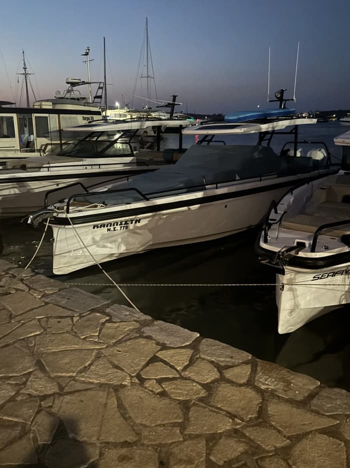 Odkryj brzegi Paros i Antiparos: jednodniowa wycieczka na pokładzie łodzi motorowej