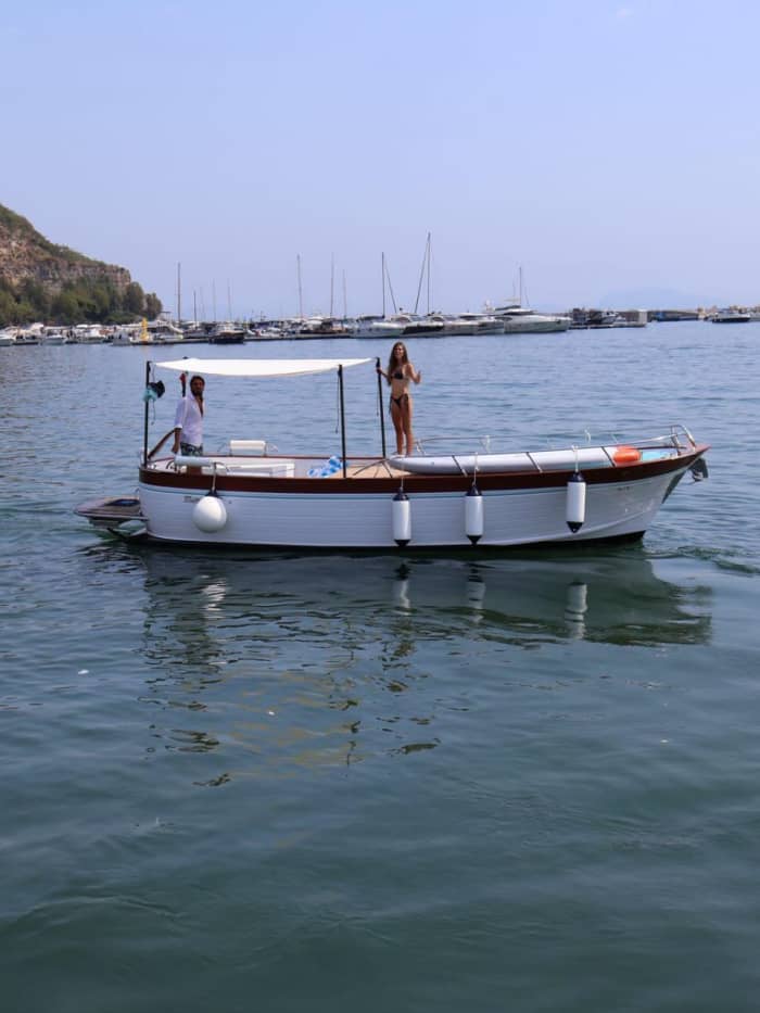 Exclusive luxury gozzo tour of Procida – Two hours of relaxation on board
