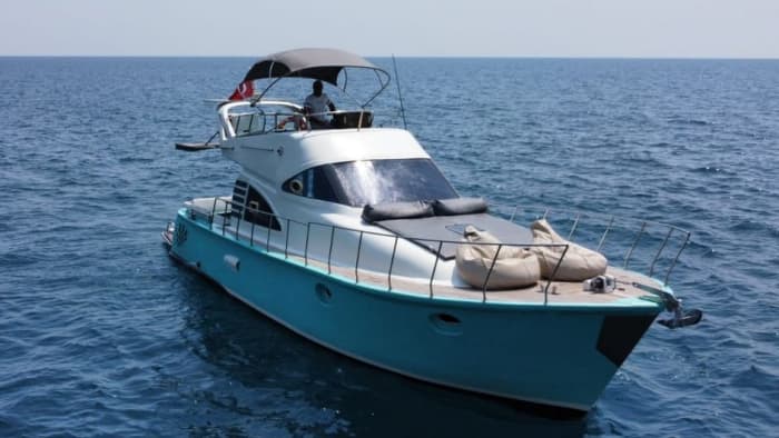 Explorez Antalya en une demi-journée : louez un bateau à moteur pour 2 h