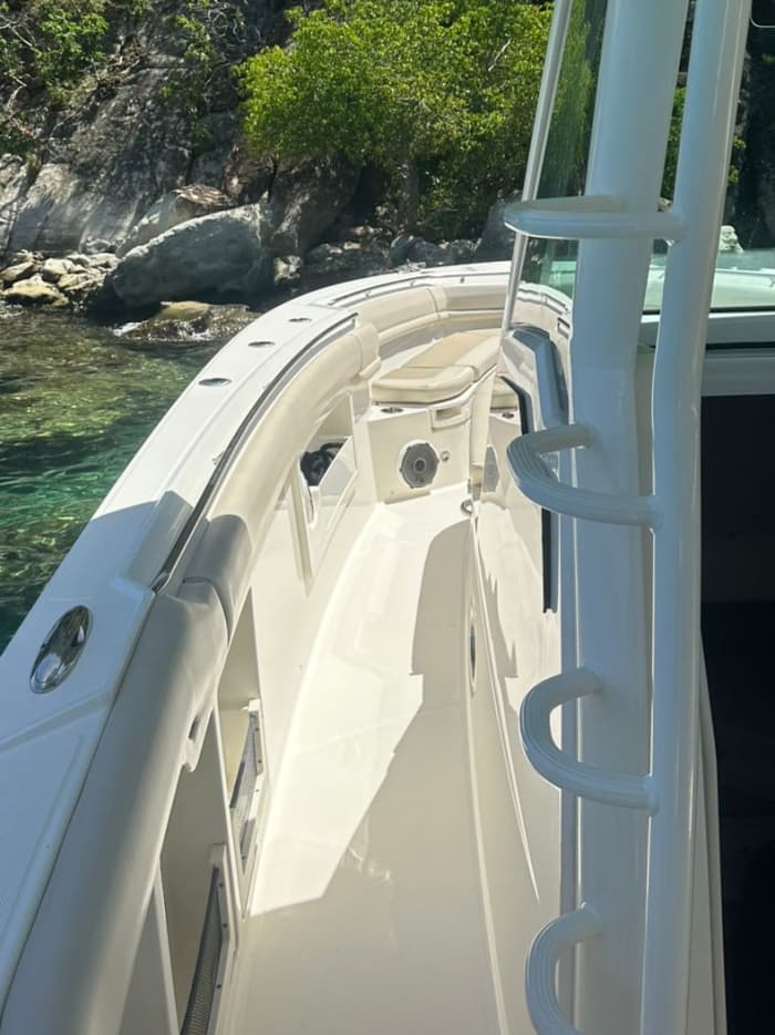 Dedica 9 horas a descubrir la magia oculta de Pointe-à-Pitre desde las olas.