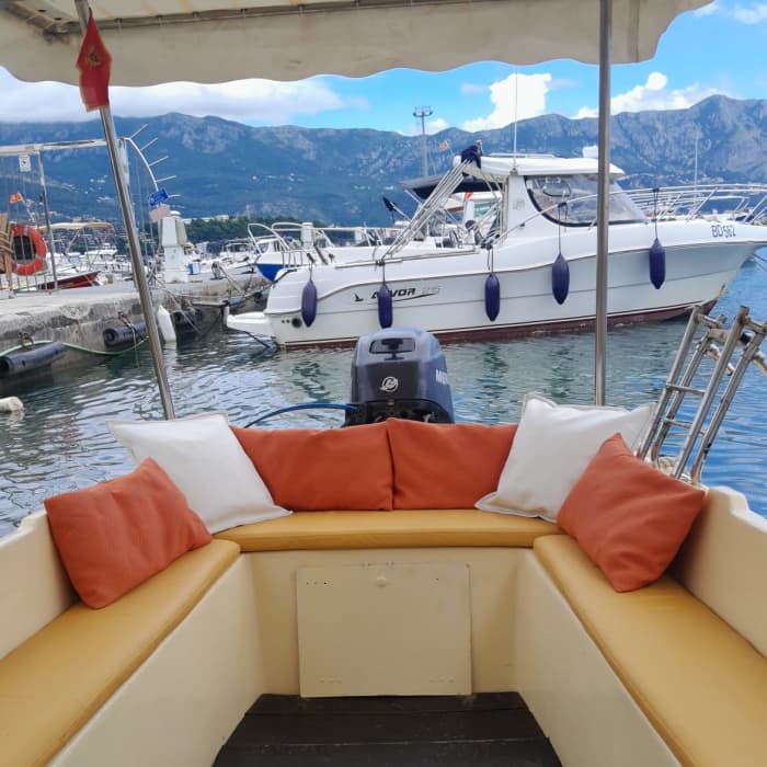 8 uur durende privéboottocht vanuit Budva met schipper