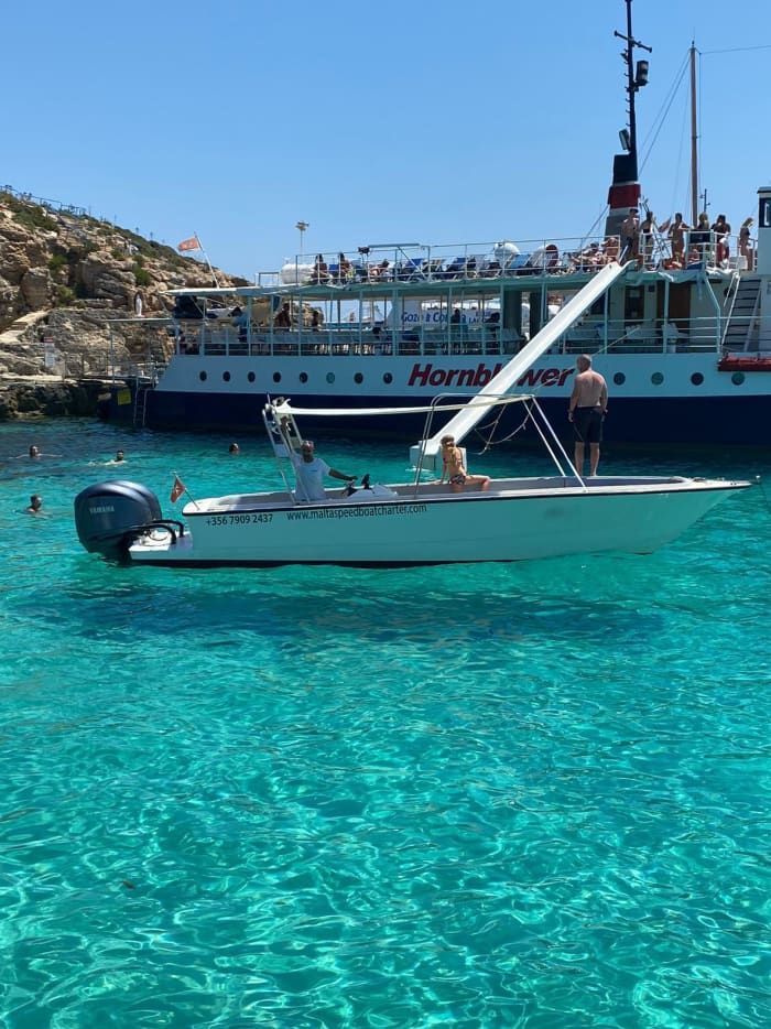 Een boottocht van een halve dag op Malta met een motorboot.