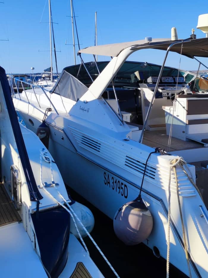 Hele dag kustcruise van Città Vecchia naar Punta Pizzo met ontbijt, lunch en zwemstop