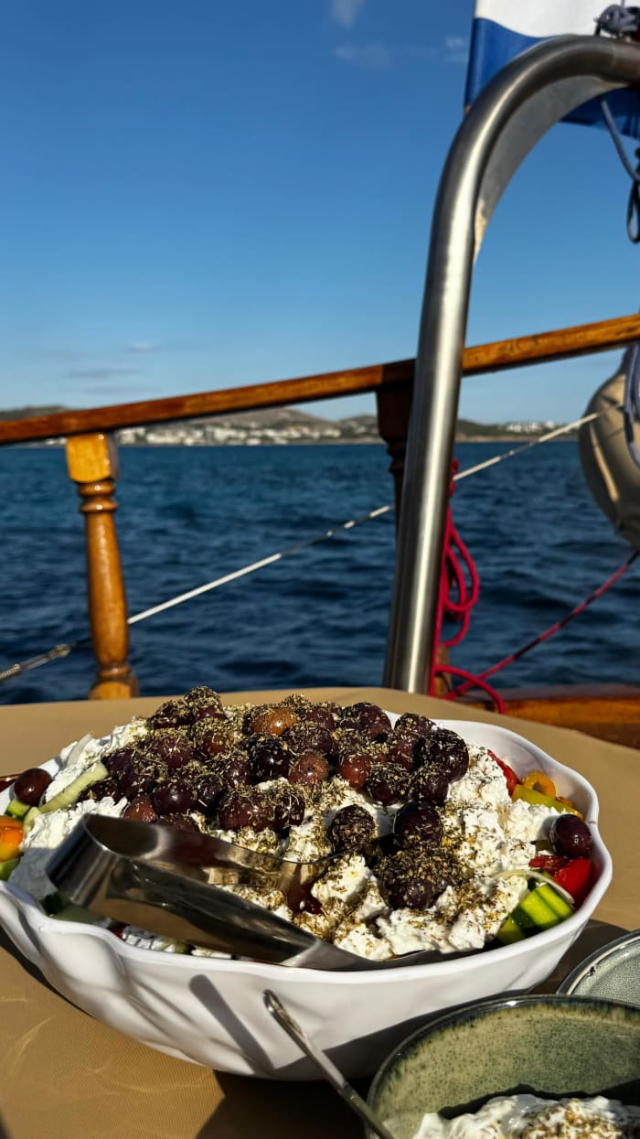 Athens 5hr Cruise with Greek BBQ aboard | All- Inclusive Package