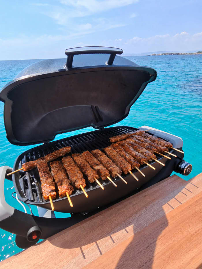 Athens 5hr Cruise with Greek BBQ aboard | All- Inclusive Package