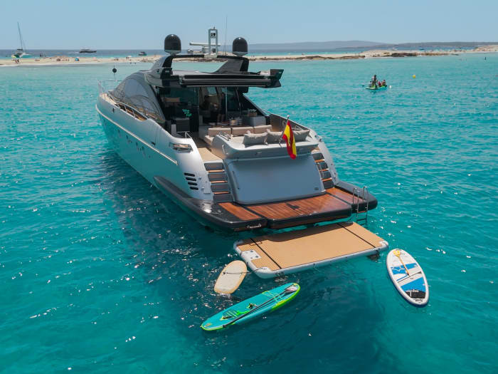 Verbringen Sie 9 Stunden im warmen Wasser von Ibiza.