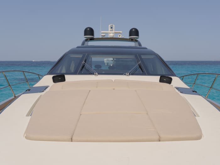 Verbringen Sie 9 Stunden im warmen Wasser von Ibiza.