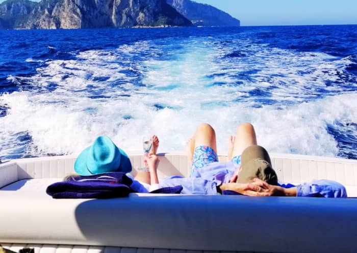 Capri: Private 7h Boat Tour with Drinks and Time on the Island