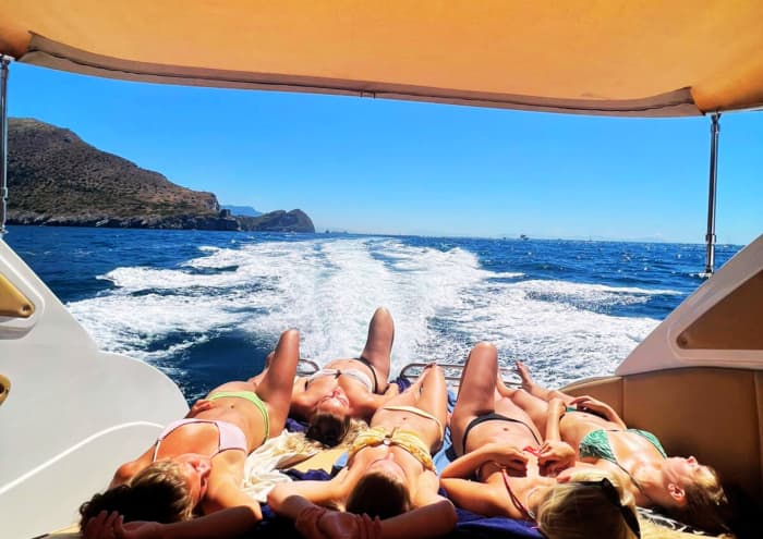 Amalfikust Vibes: een dagvullende ervaring met een privéboot