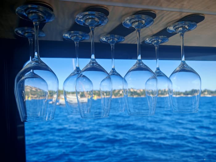Ich feiere meinen Geburtstag oder einen Junggesellen-/Junggesellinnenabschied auf einer Yacht! Was für eine verrückte Zeit!