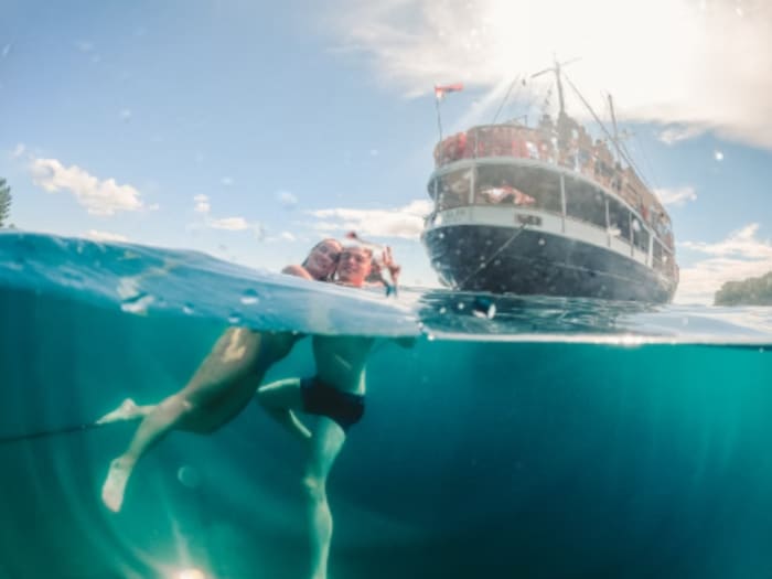 Fuga di mezza giornata alla Laguna Blu: esperienza in barca da crociera