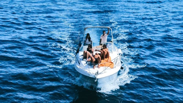 Scopri Madeira dall'oceano: una fuga di 2 ore e 30 minuti