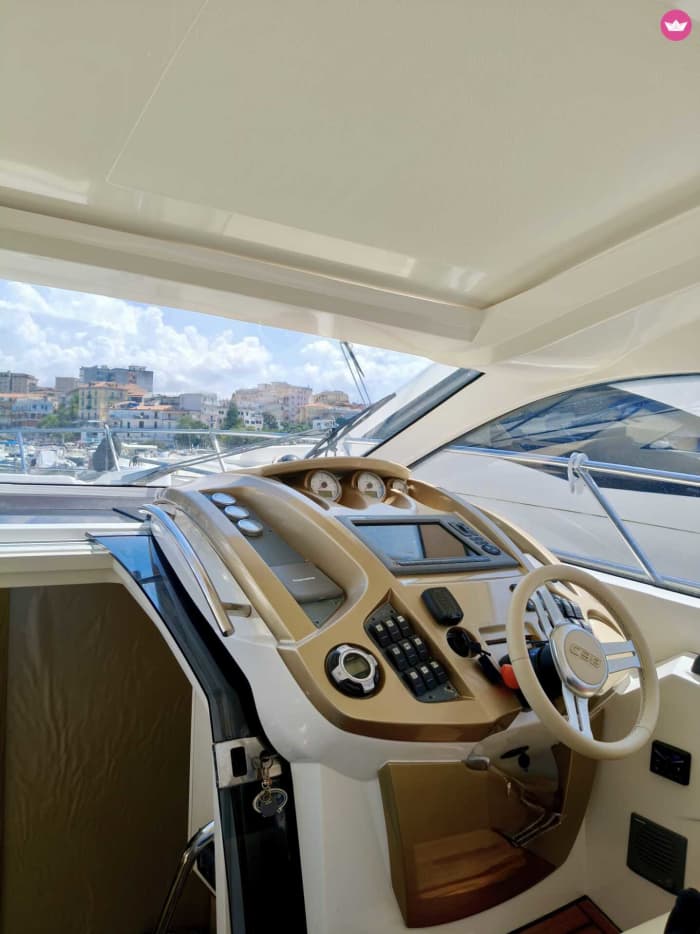 The Phlegraean Islands by Yacht for 8 Hours: Luxury Between Procida and Ischia