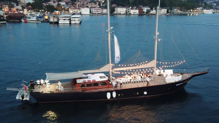 Panoramische zonsondergangtour met vip-gulet in Istanbul