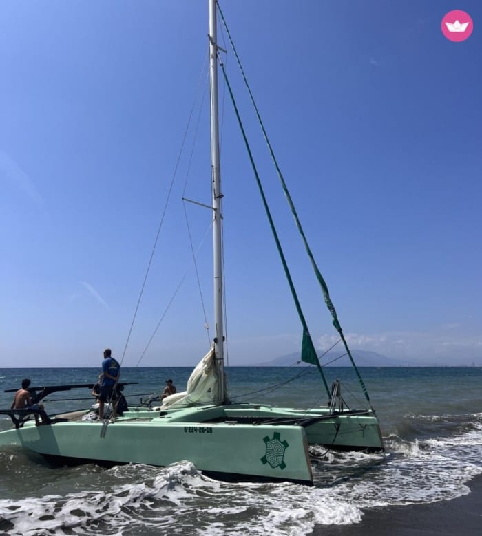 Paraíso ecológico para grupos: este passeio de catamarã sustentável de 3 horas por Málaga é pura felicidade mediterrânea!