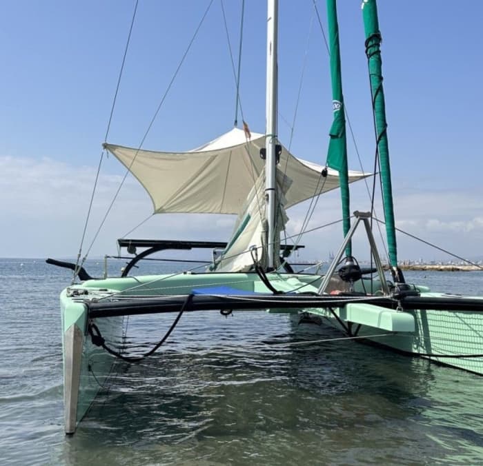 Paraíso ecológico para grupos: este passeio de catamarã sustentável de 3 horas por Málaga é pura felicidade mediterrânea!